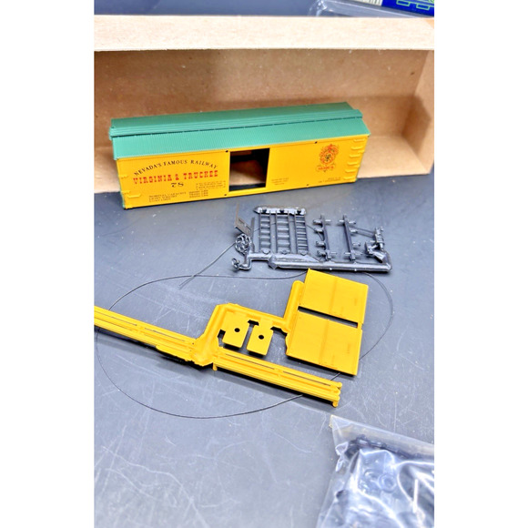 Roundhouse HO Gauge 36' Box Car Virginia & Truckee Nevada Railway w/Original box - Picture 9 of 16